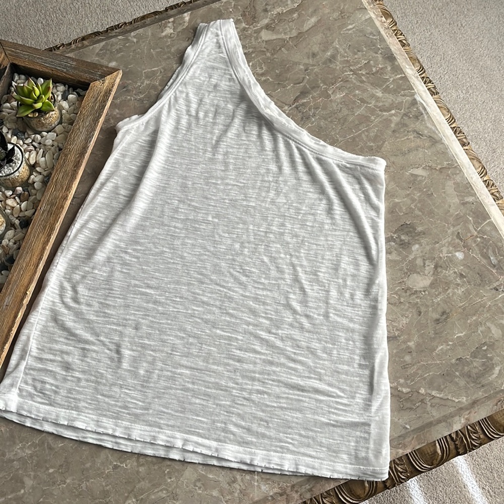 One shoulder tank